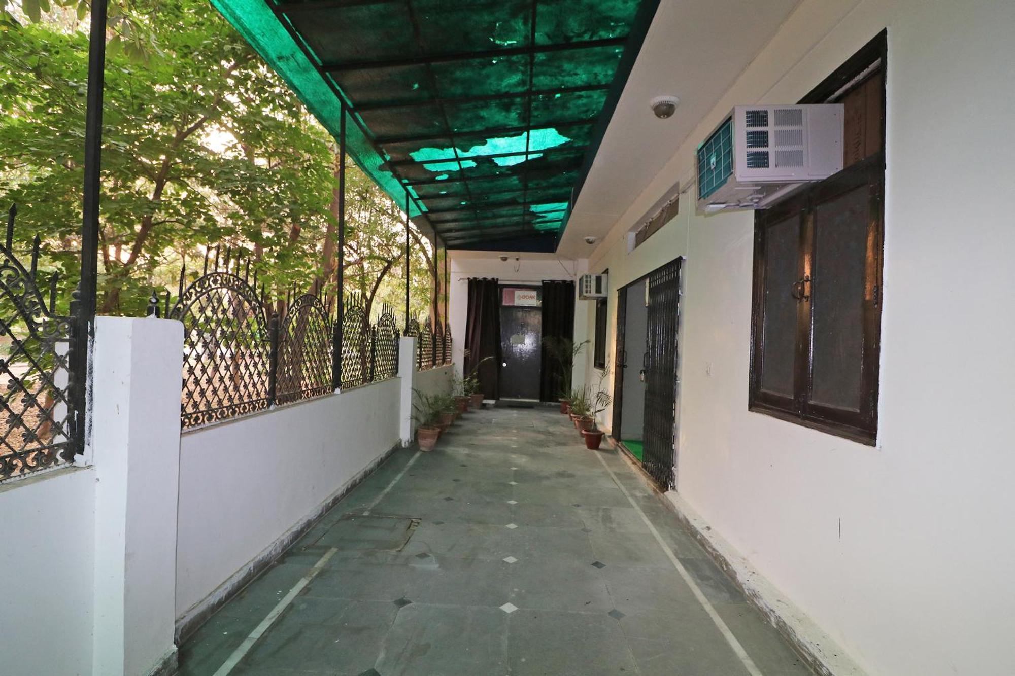 Hotel O Ooak Hotel Большая Нойда Экстерьер фото